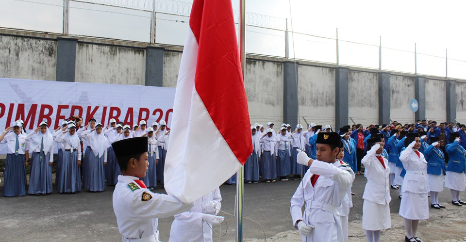 SMK PIM Kibarkan Bendera