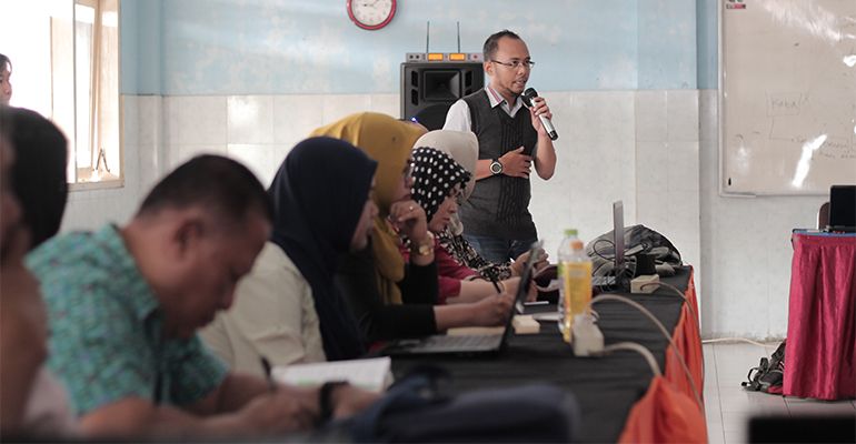 Pelatihan HOTS SMK Putra Indonesia Malang